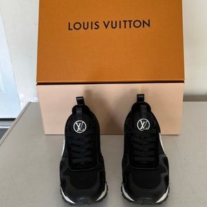 Barley worn like new LV sneakers size 6